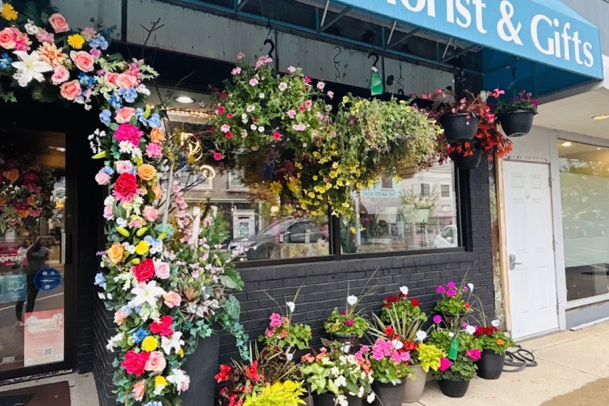 A New Leaf Florist logo