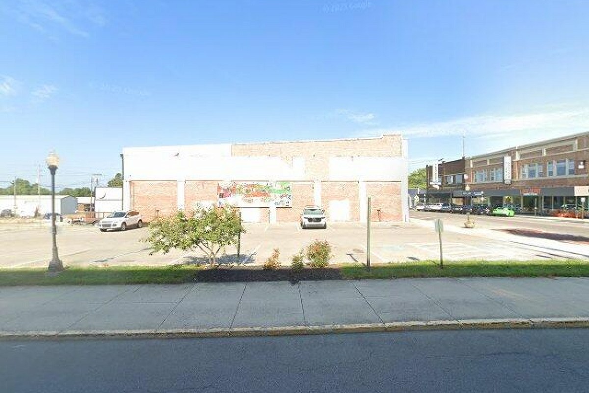 68 S Detroit St-Parking